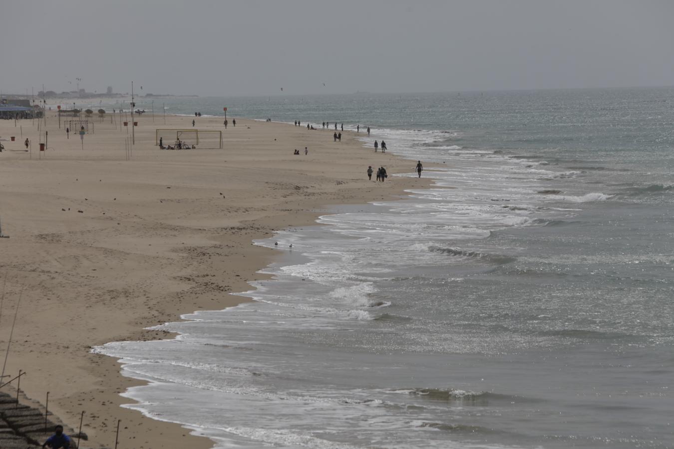 Las bellas imágenes que ha dejado en Cádiz una de las mareas más grandes del año