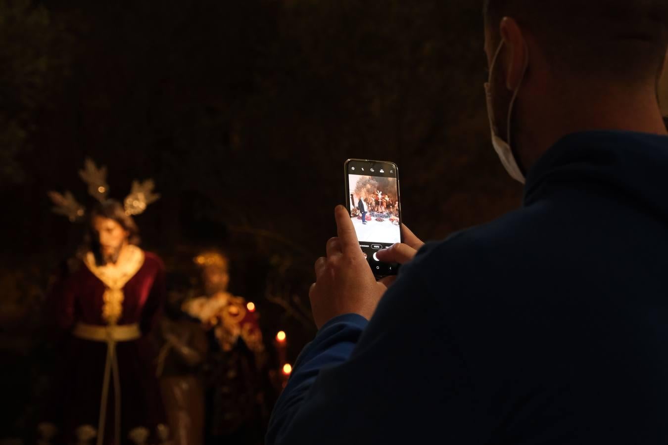 Aglomeraciones en la iglesia de Santiago en Jerez para ver al Cristo del Prendimiento