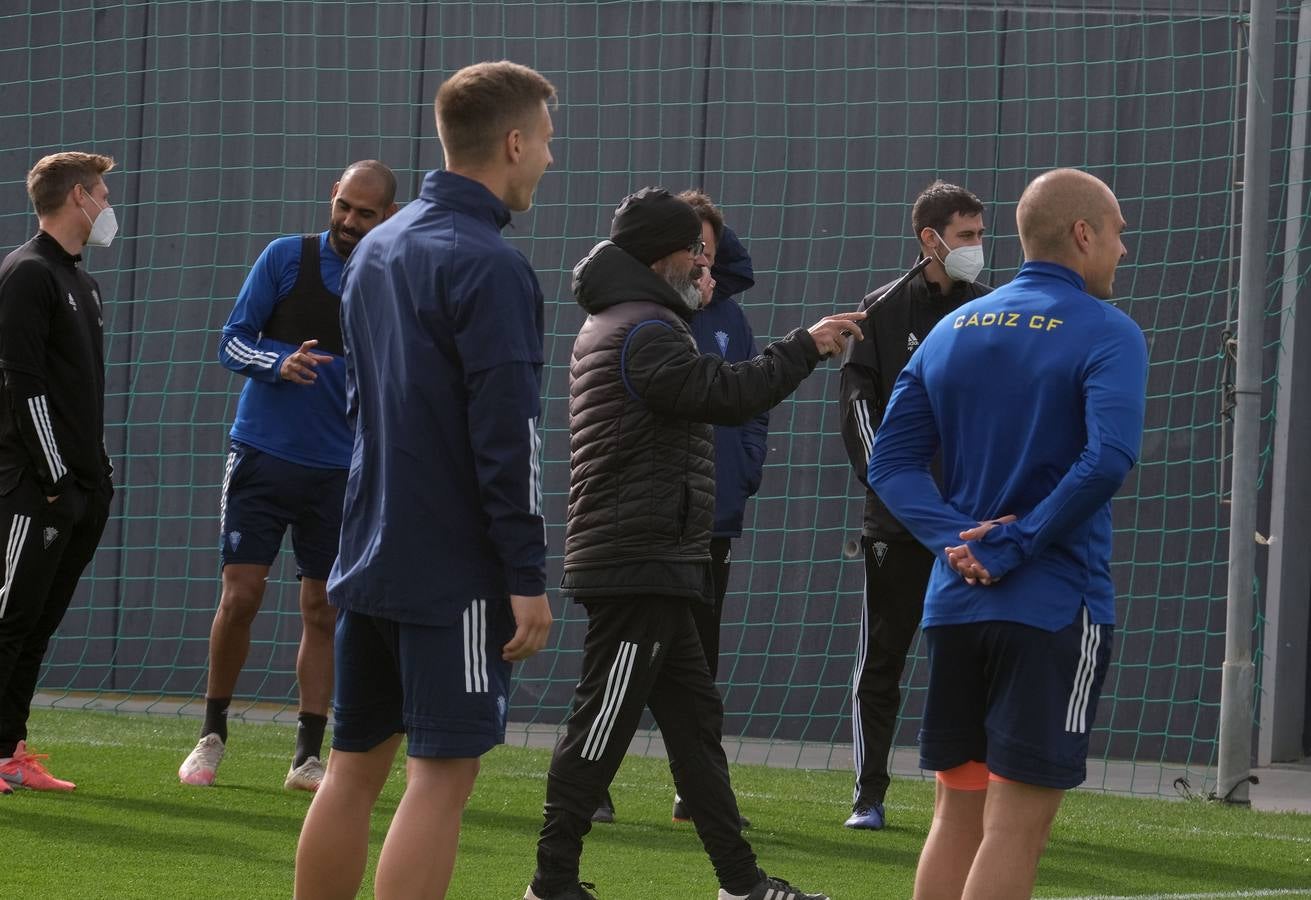 FOTOS: Akapo, la novedad en el entrenamiento del Cádiz CF