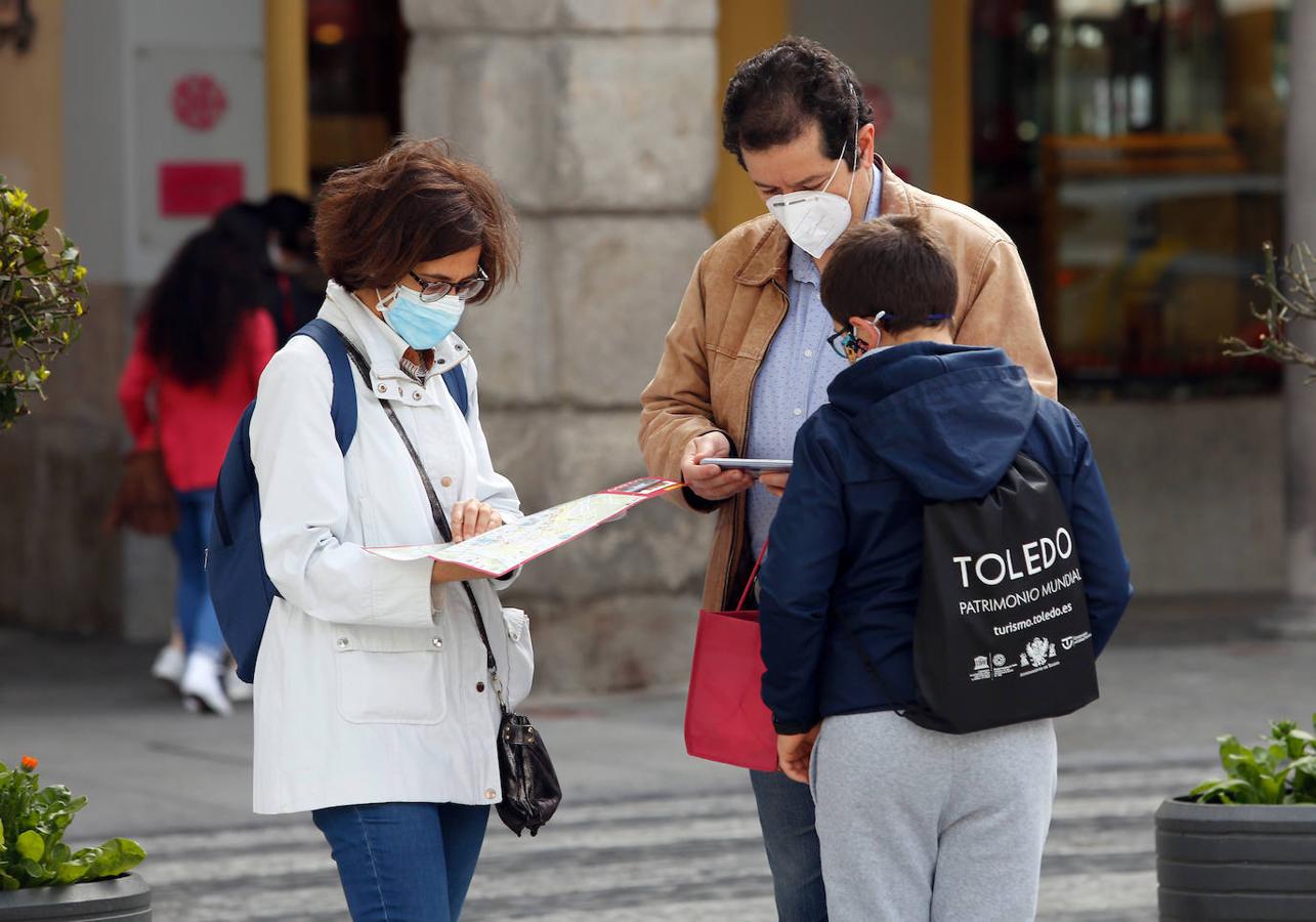 Goteo de turistas en Toledo en Semana Santa