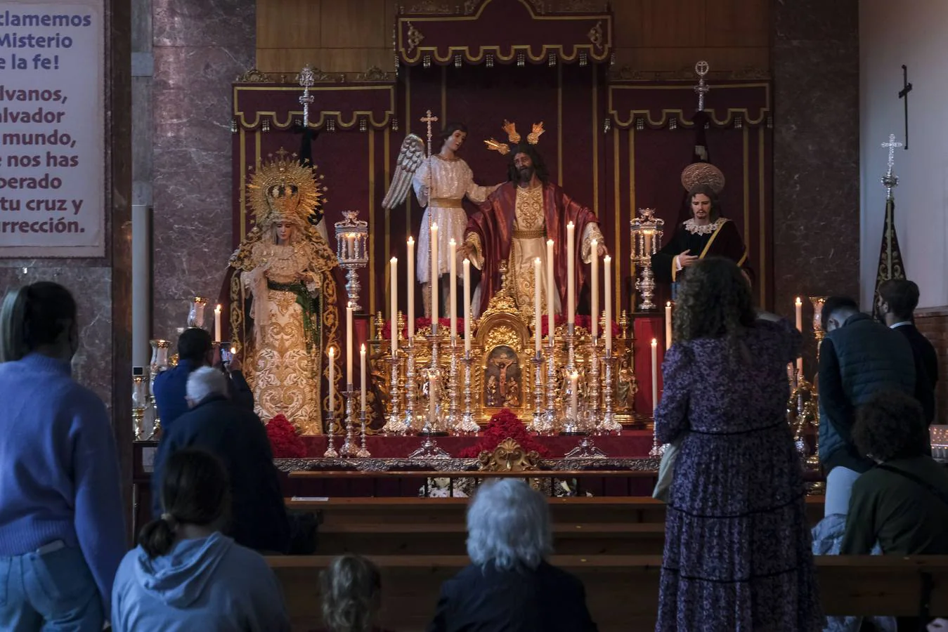 Vídeo: Las colas para ver al Nazareno ya dan la vuelta a la Iglesia de Santa María