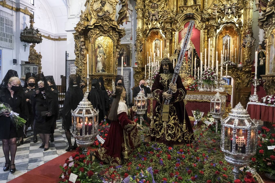 Fotos: las mejores imágenes del Jueves Santo en Cádiz
