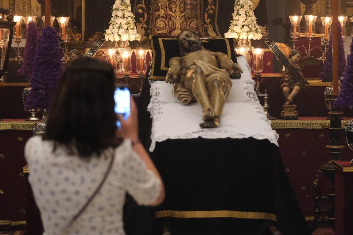 Semana Santa de Córdoba 2021 | Las imágenes del Santo Sepulcro el Viernes Santo
