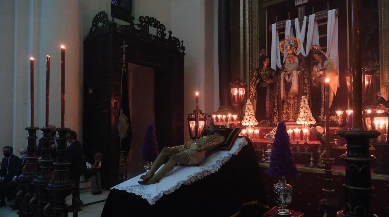 Semana Santa de Córdoba 2021 | Las imágenes del Santo Sepulcro el Viernes Santo