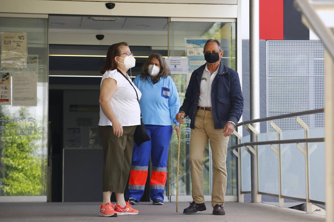 La vacunación con AstraZeneca en el centro de salud del Sector Sur de Córdoba, en imágenes