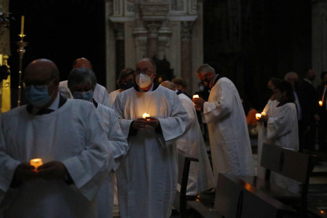 La Vigilia Pascual en la Catedral de Córdoba, en imágenes