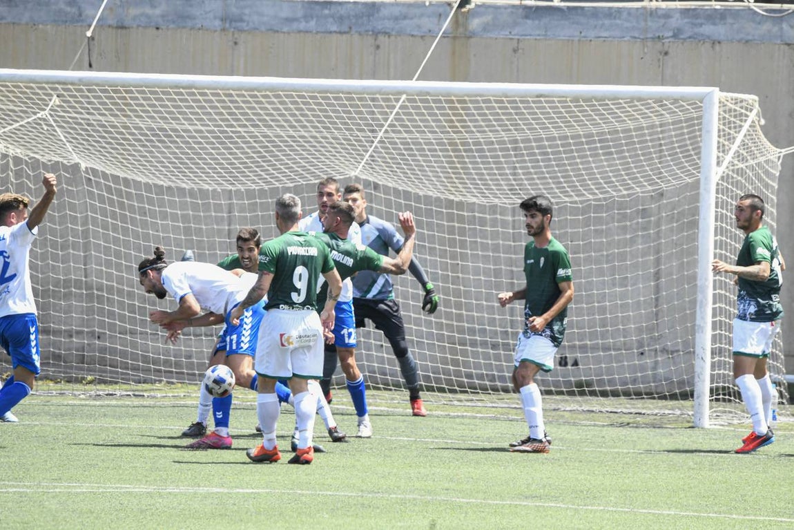 Las mejores imágenes del gol y el penalti en el Tamaraceite - Córdoba CF