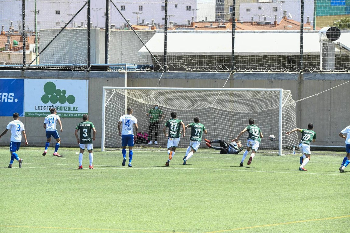 Las mejores imágenes del gol y el penalti en el Tamaraceite - Córdoba CF