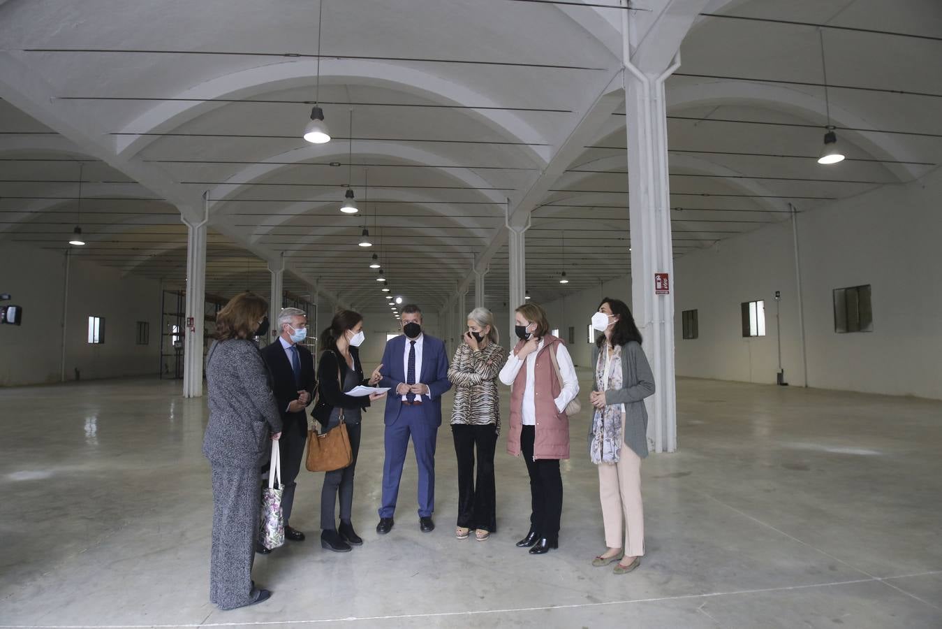 Visita de Patricia del Pozo al Centro Logístico del Patrimonio Cultural de Andalucía