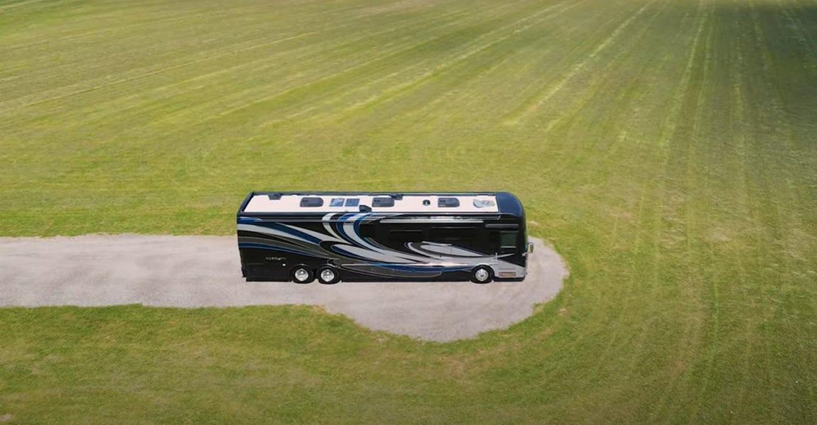 Así es la caravana de lujo inspirada en la Toscana. El abanico es de lo más amplio, pero en el mundo del lujo la imaginación apremia y por eso se crean vehículos inspirados en conceptos que a priori podrían parecer imposibles para un vehículo de este tipo. Uno de los ejemplos más innovadores lo encontramos en esta caravana inspirada en la Toscana italiana que no tiene nada que envidiar a muchos hoteles de lujo.