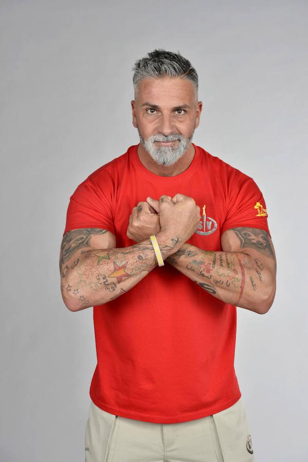 Carlos Alba. De 'Masterchef' a 'Supervivientes'. Carlos Alba (41), que concursó en la séptima edición (2019) del programa de cocina de TVE, seguramente sea uno de los más desconocidos de este año. No es la primera vez que la productora de 'Supervivientes', Bulldog TV, se fija en formatos de la competencia. En 'Supervivientes 2017', concursó y ganó José Luis Losa, finalista de 'Masterchef 4'. Veremos si el concursante encuentra en Honduras materiales para cocinar.