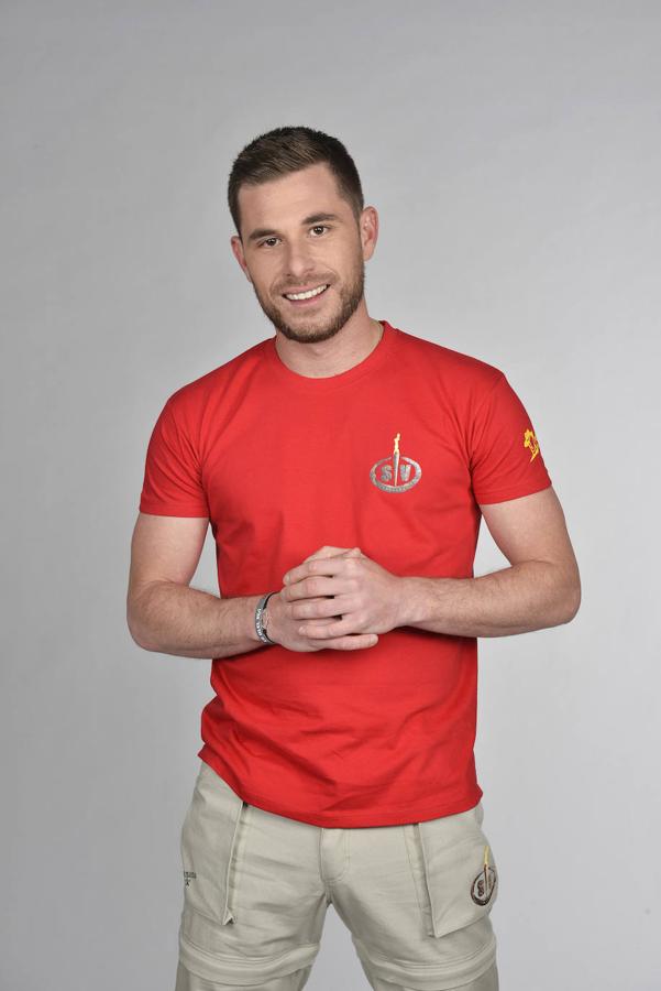 Tom Brusse. Brusse traicionó a su entonces novia Melyssa en 'La isla de las tentaciones 2'. Ella también estará en Honduras. De la Dominicana se fue de la mano de una nueva chica, Sandra Pica, con la que participó en 'La casa fuerte 2'. «Es el primer 'reality' que hago solo, sin mi pareja», recordó en 'El debate de las tentaciones'. «Voy a ganar», añadió a continuación.