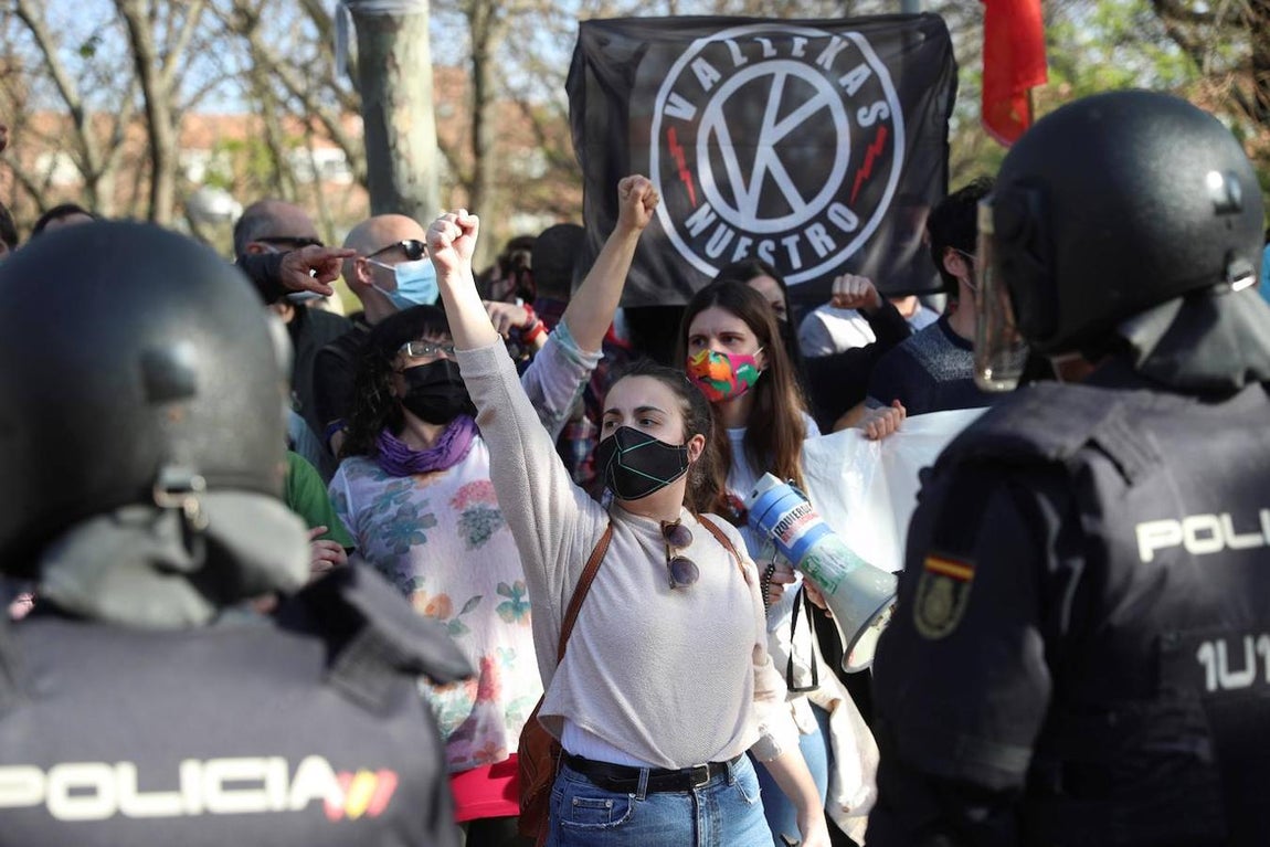 Vecinos de Vallecas convocan dos concentraciones en contra del acto de presentación de la candidatura de Rocío Monasterio, para las próximas elecciones en la Comunidad de Madrid. 