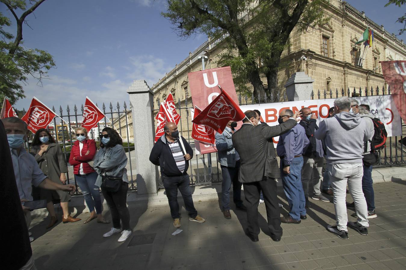 Concentración de los trabajadores de Abengoa delante del Parlamento de Andalucía