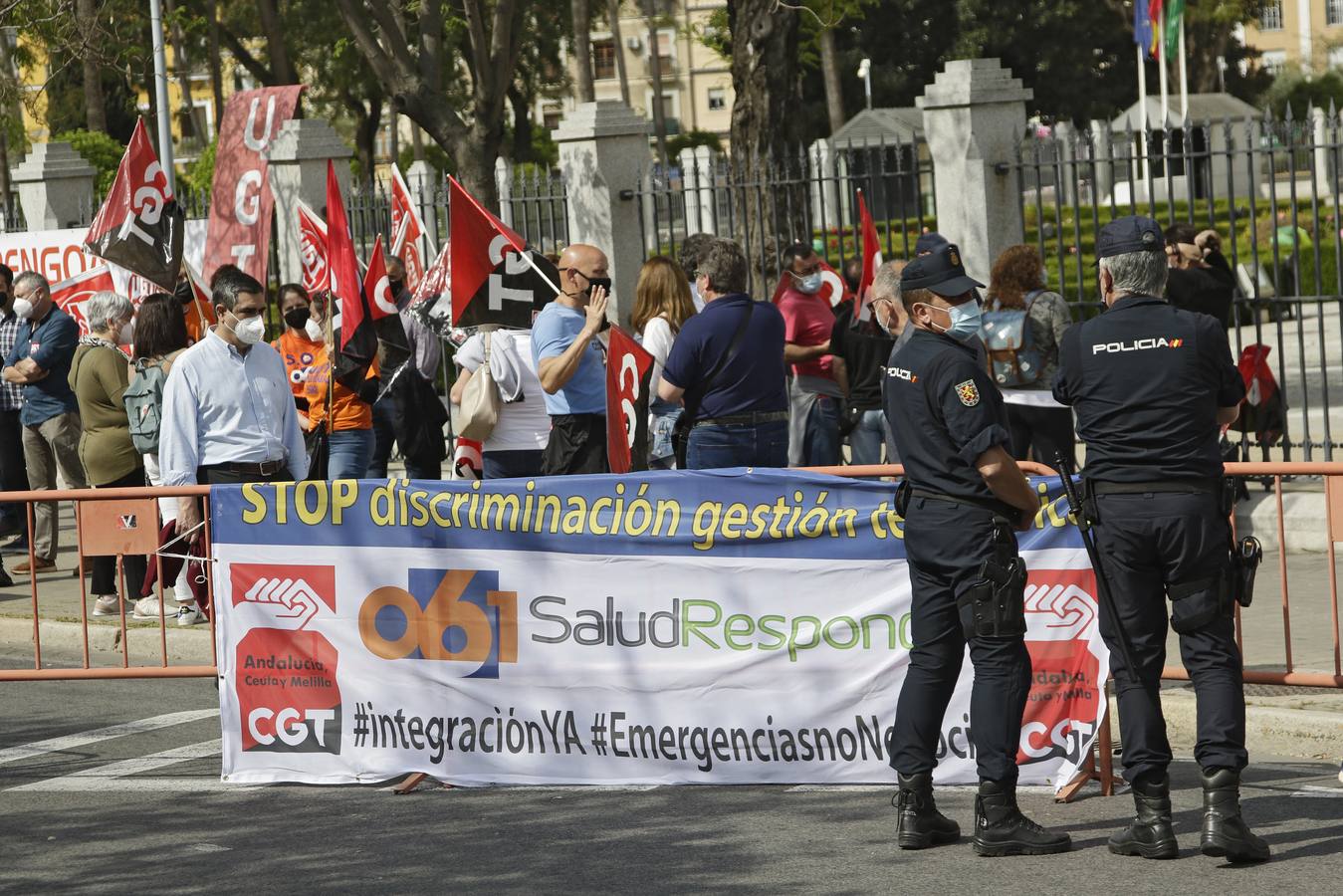 Concentración de los trabajadores de Abengoa delante del Parlamento de Andalucía