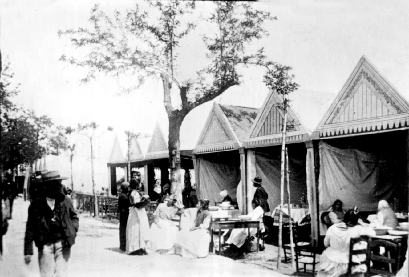 Buñoleras de la Feria de Abril de Sevilla durante la primera década del siglo XX