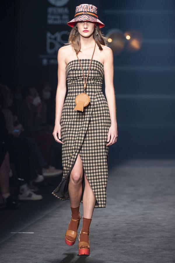 Maite by Lola Casademunt otoño/invierno 2021-22. 