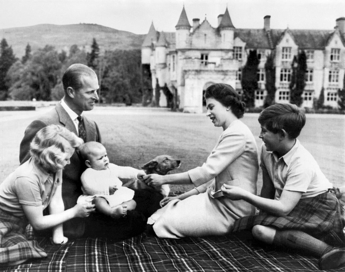 La Reina Isabel II y Felipe de Edimburgo: 73 años de amor, en imágenes