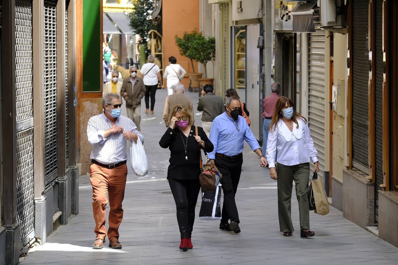 Ambiente primaveral por las calles de Sevilla