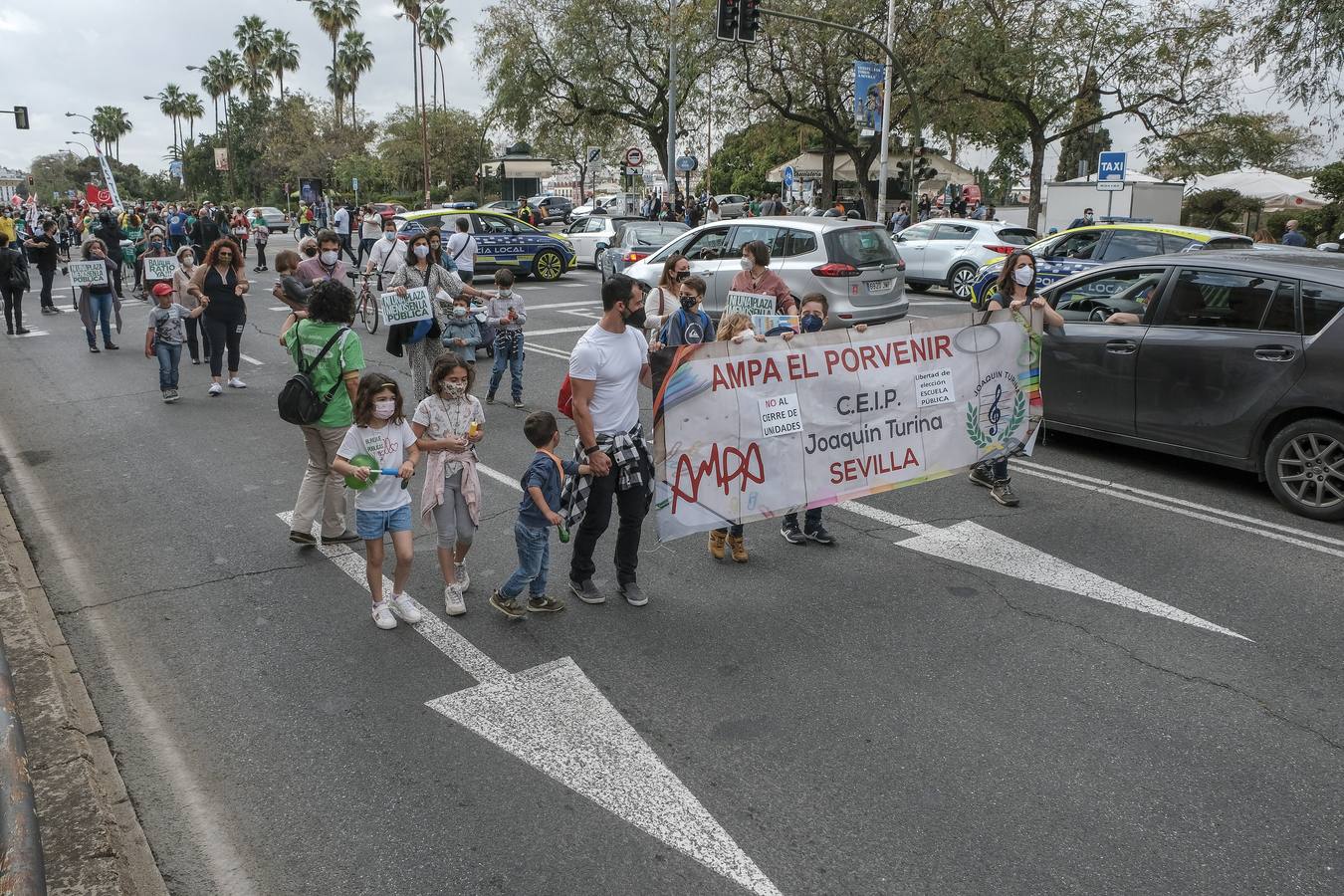 Manifestación de padres para protestar por los recortes en la educación pública