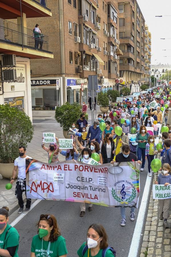 Manifestación de padres para protestar por los recortes en la educación pública