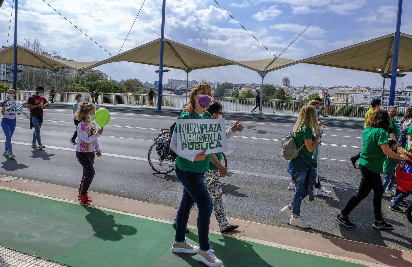 Manifestación de padres para protestar por los recortes en la educación pública