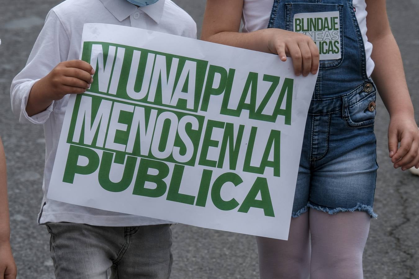 Manifestación de padres para protestar por los recortes en la educación pública