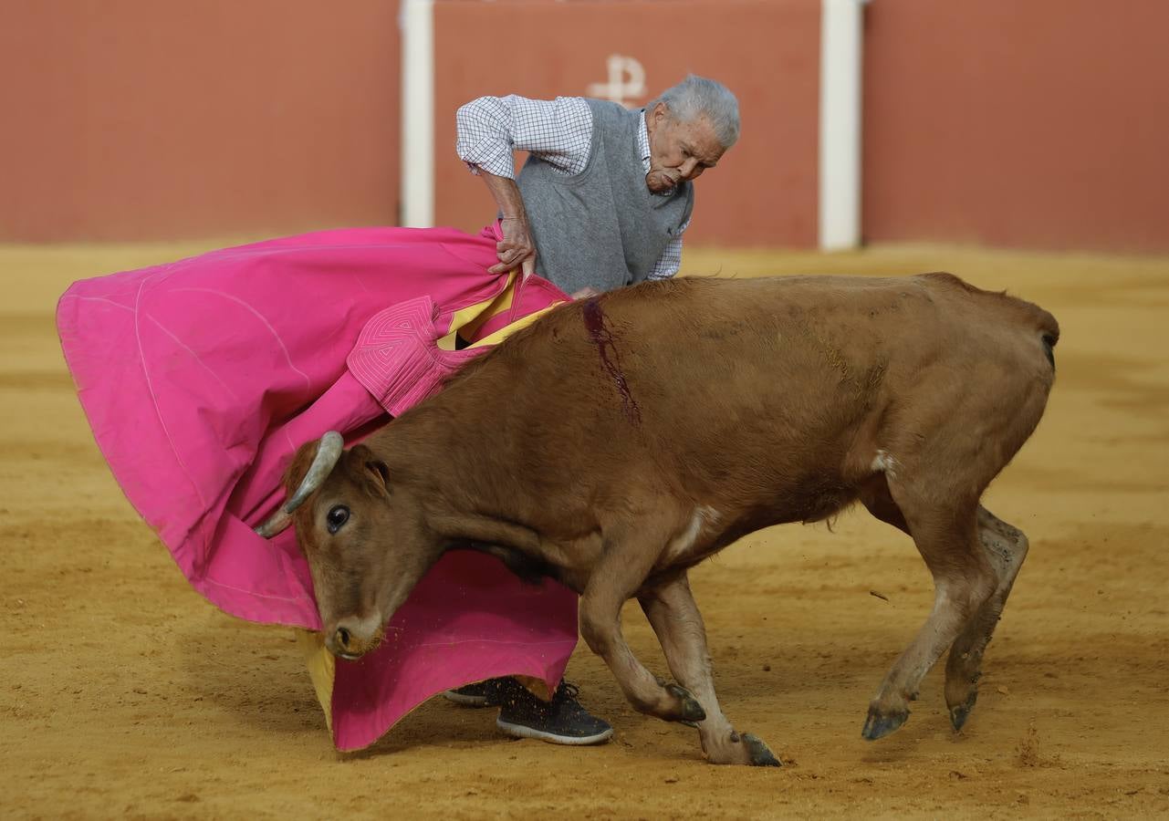 Antonio Ruiz 'Espartaco' celebró su ochenta cumpleaños toreando con los 'suyos'