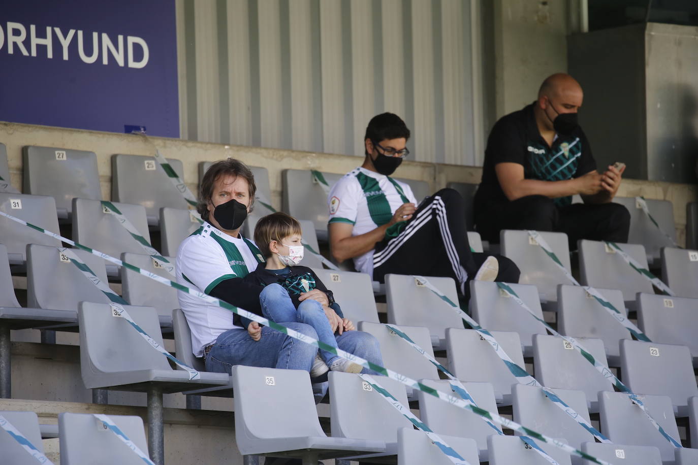 El ambiente en El Arcángel en el Córdoba CF - Linense, en imágenes