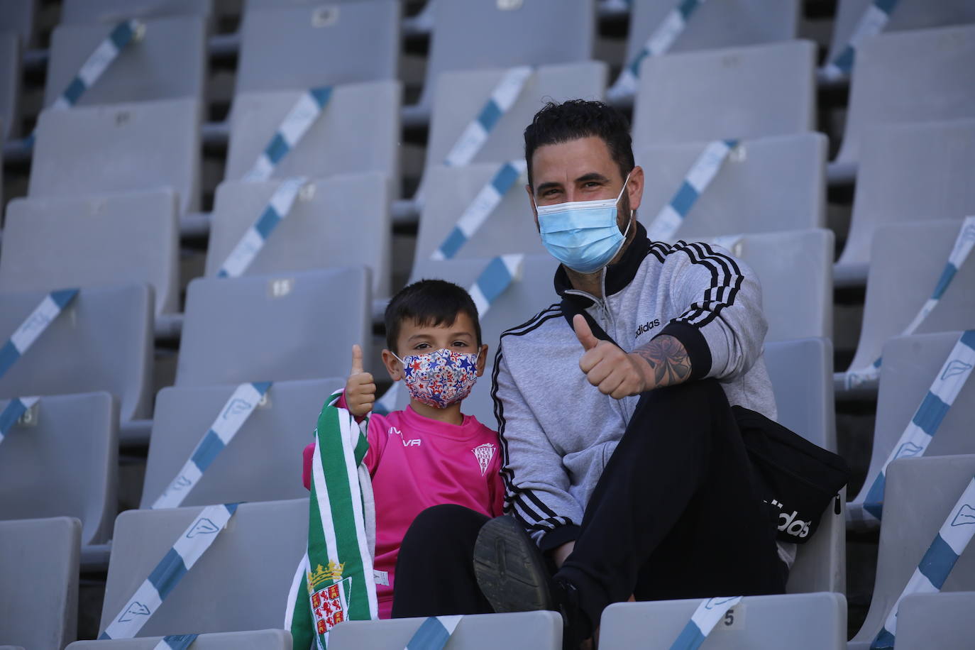 El ambiente en El Arcángel en el Córdoba CF - Linense, en imágenes