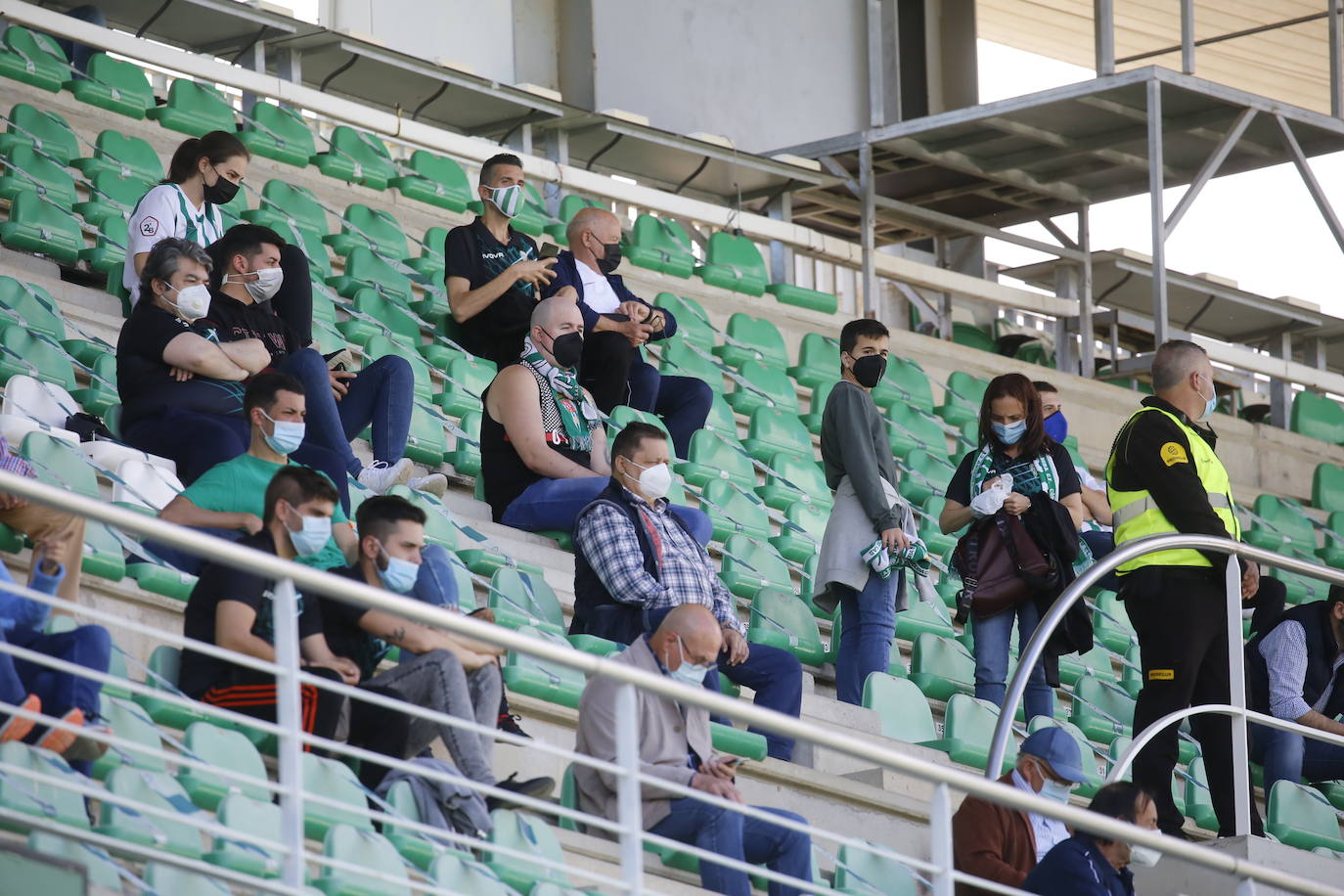 El ambiente en El Arcángel en el Córdoba CF - Linense, en imágenes