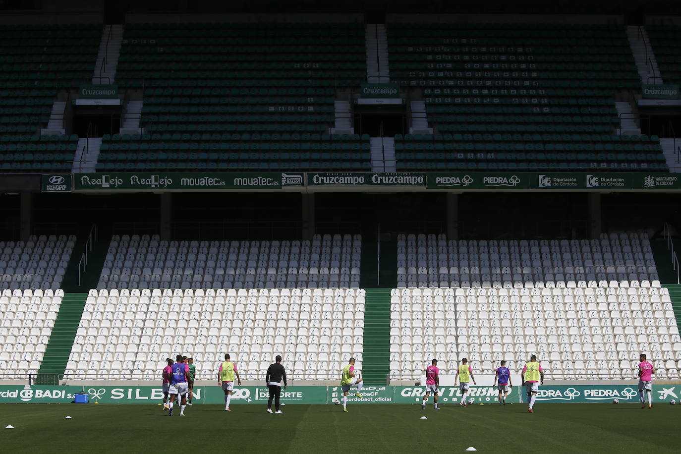 El ambiente en El Arcángel en el Córdoba CF - Linense, en imágenes