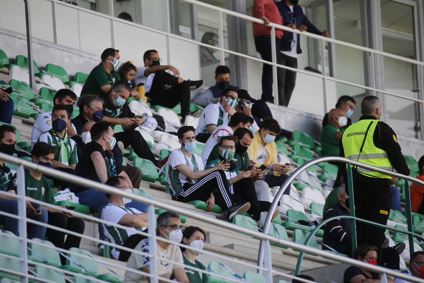 El ambiente en El Arcángel en el Córdoba CF - Linense, en imágenes