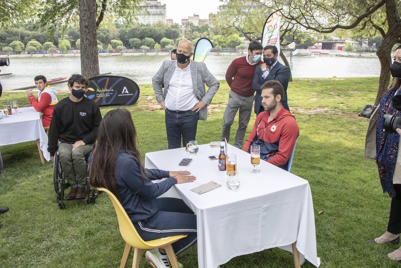 Cisco García junto a los chicos de Talento Cruzcampo