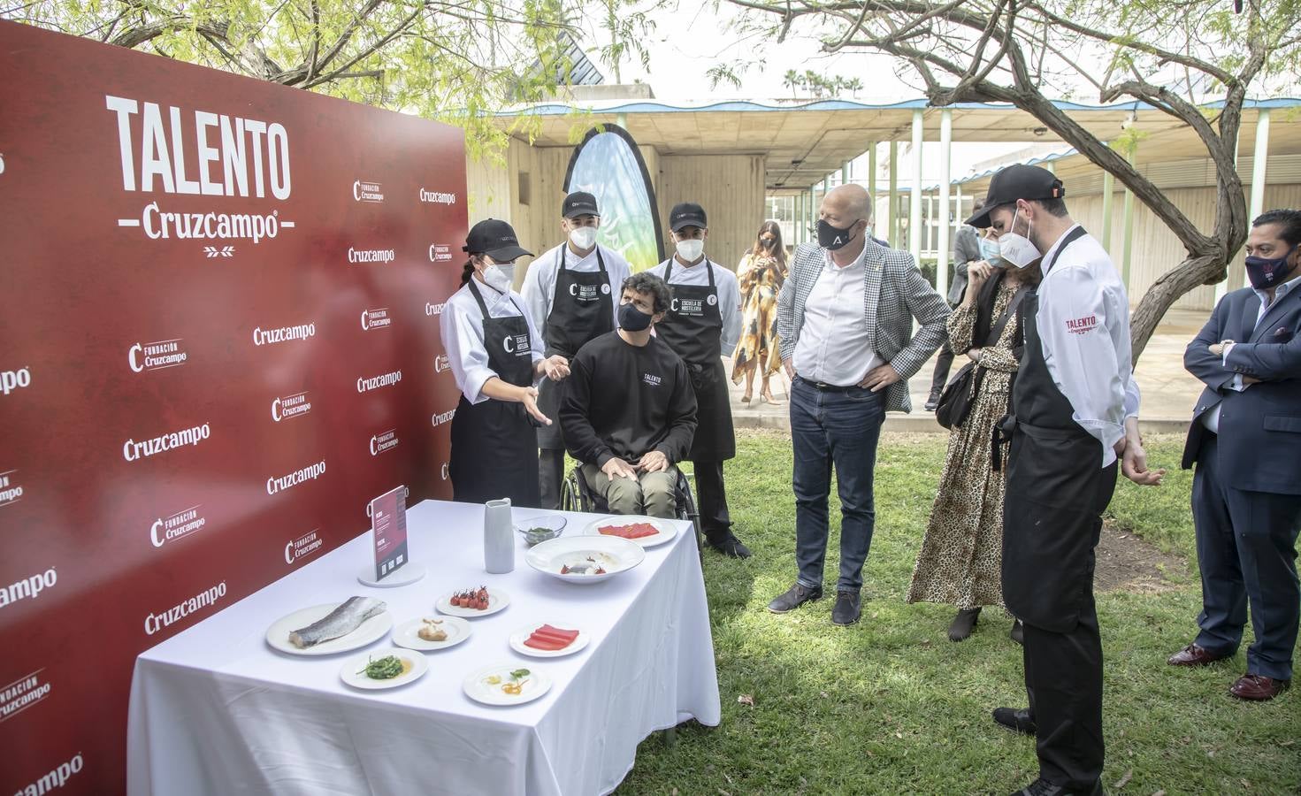 Cisco García junto a los chicos de Talento Cruzcampo