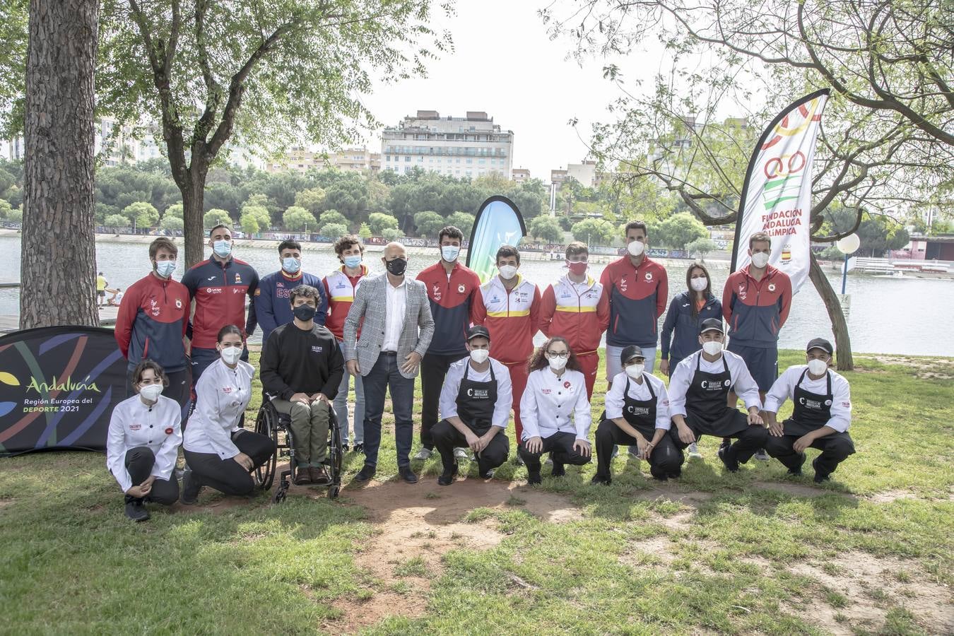 Cisco García junto a los chicos de Talento Cruzcampo