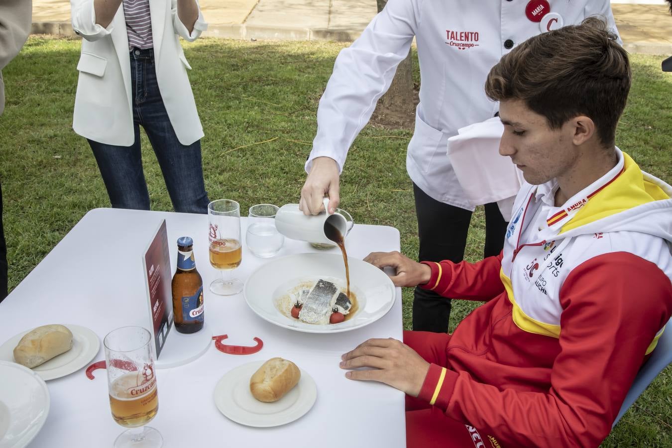 Cisco García junto a los chicos de Talento Cruzcampo