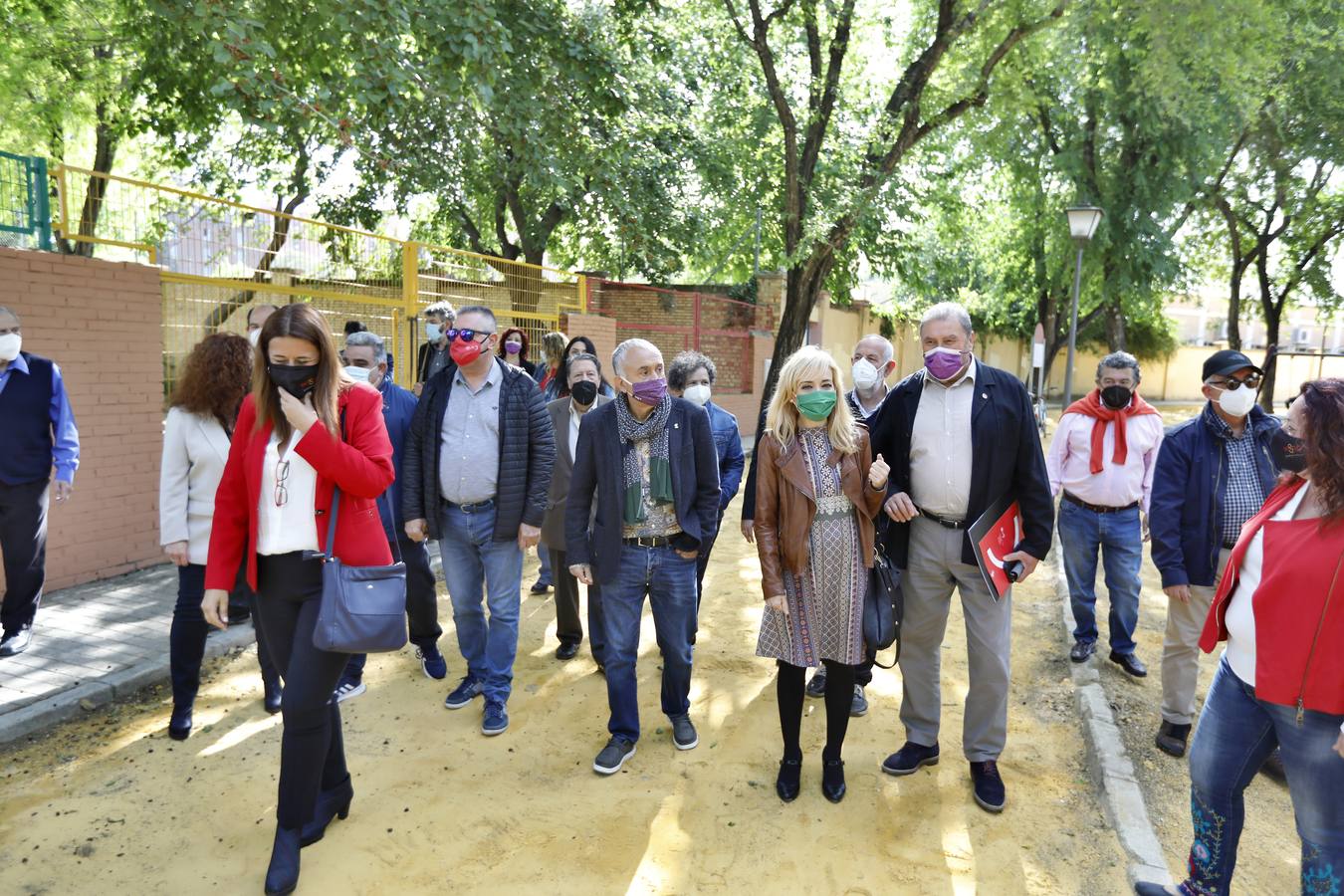 Fotogalería: Rotulación del nuevo Paseo Nicolás Redondo Urbieta en Sevilla