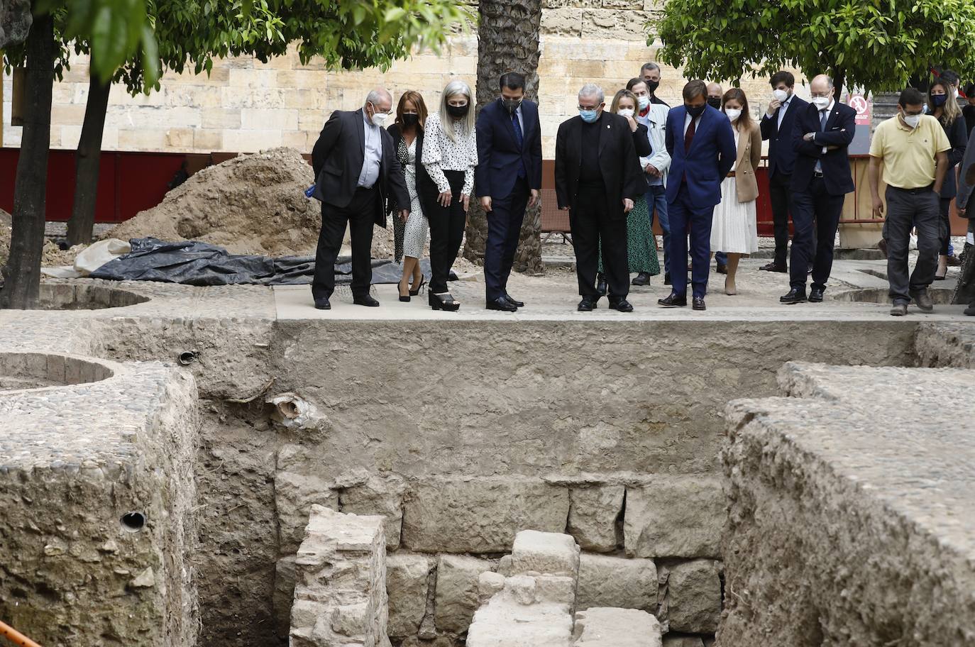 La visita de la consejera de Cultura a las excavaciones de la Mezquita-Catedral de Córdoba, en imágenes