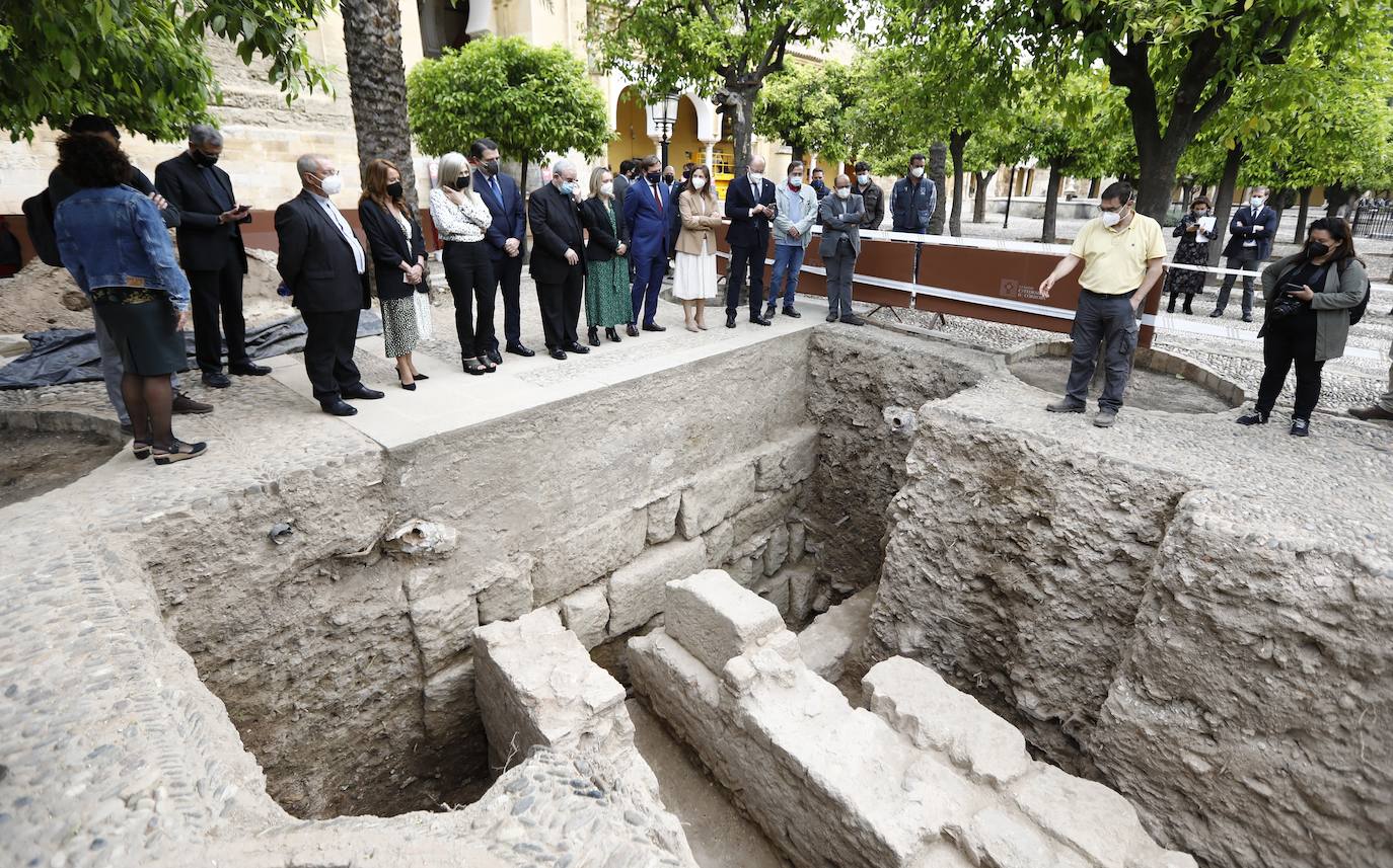 La visita de la consejera de Cultura a las excavaciones de la Mezquita-Catedral de Córdoba, en imágenes