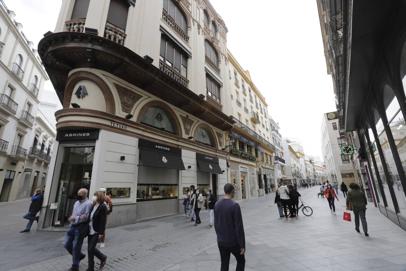 Caen los precios del alquiler en los locales comerciales del Centro de Sevilla