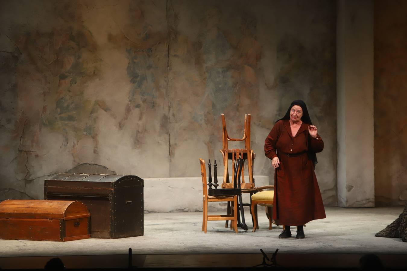 Bernarda Alba en el Gran Teatro de Córdoba, en imágenes