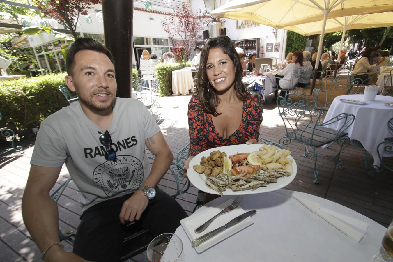 Fotogalería: Ambiente del &#039;sábado de pescaito&#039; de &#039;Feria&#039; en el Centro