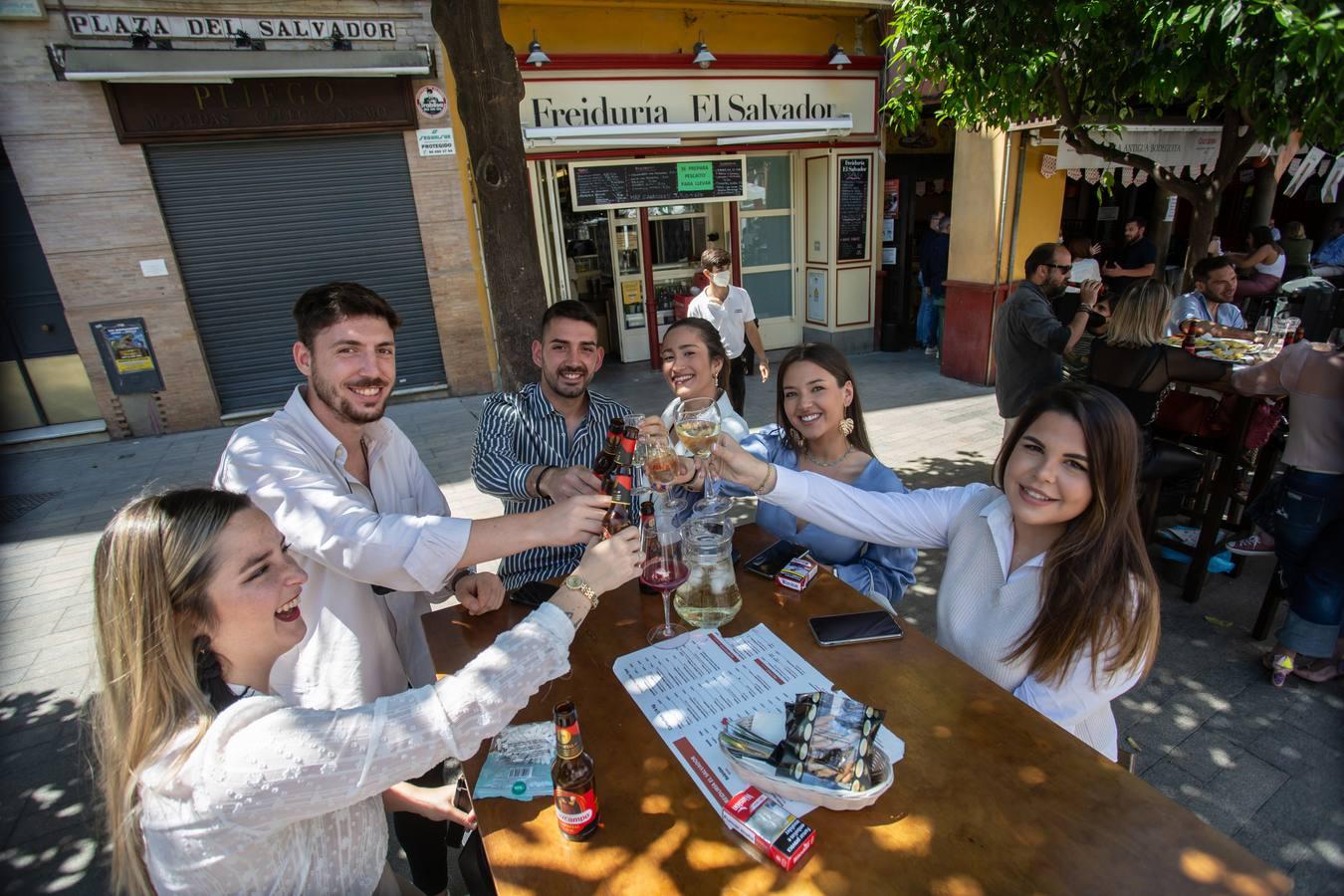 Fotogalería: Ambiente del &#039;sábado de pescaito&#039; de &#039;Feria&#039; en el Centro