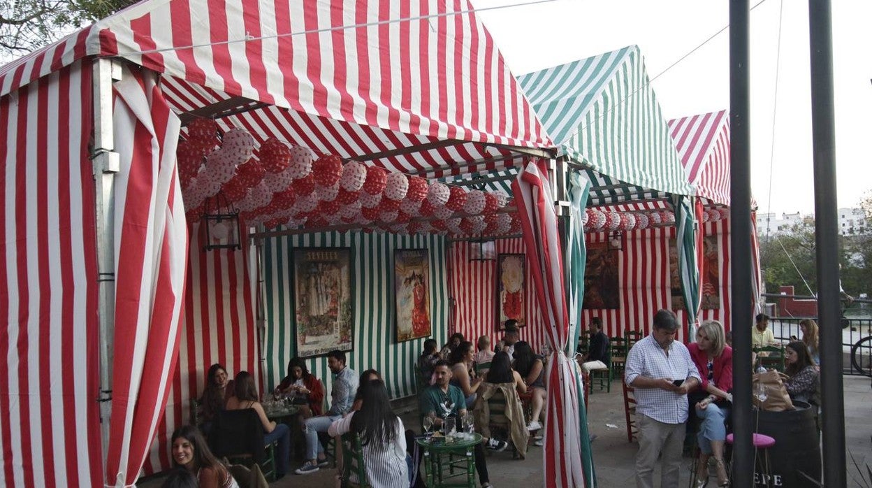 Casetas de &#039;Feria&#039; en el Mercado del Barranco y en los balcones de Sevilla