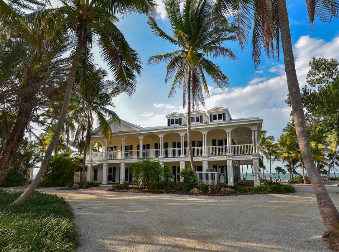 Así es la isla privada más exclusiva de los Cayos de Florida. Se trata de una de las más exclusivas de la zona y con un precio solo apto para unos pocos bolsillos: 11 millones de euros. La isla lleva en venta desde 2019 y ha experimentado una rebaja de 4 millones, pues en aquella época se vendía por 15.