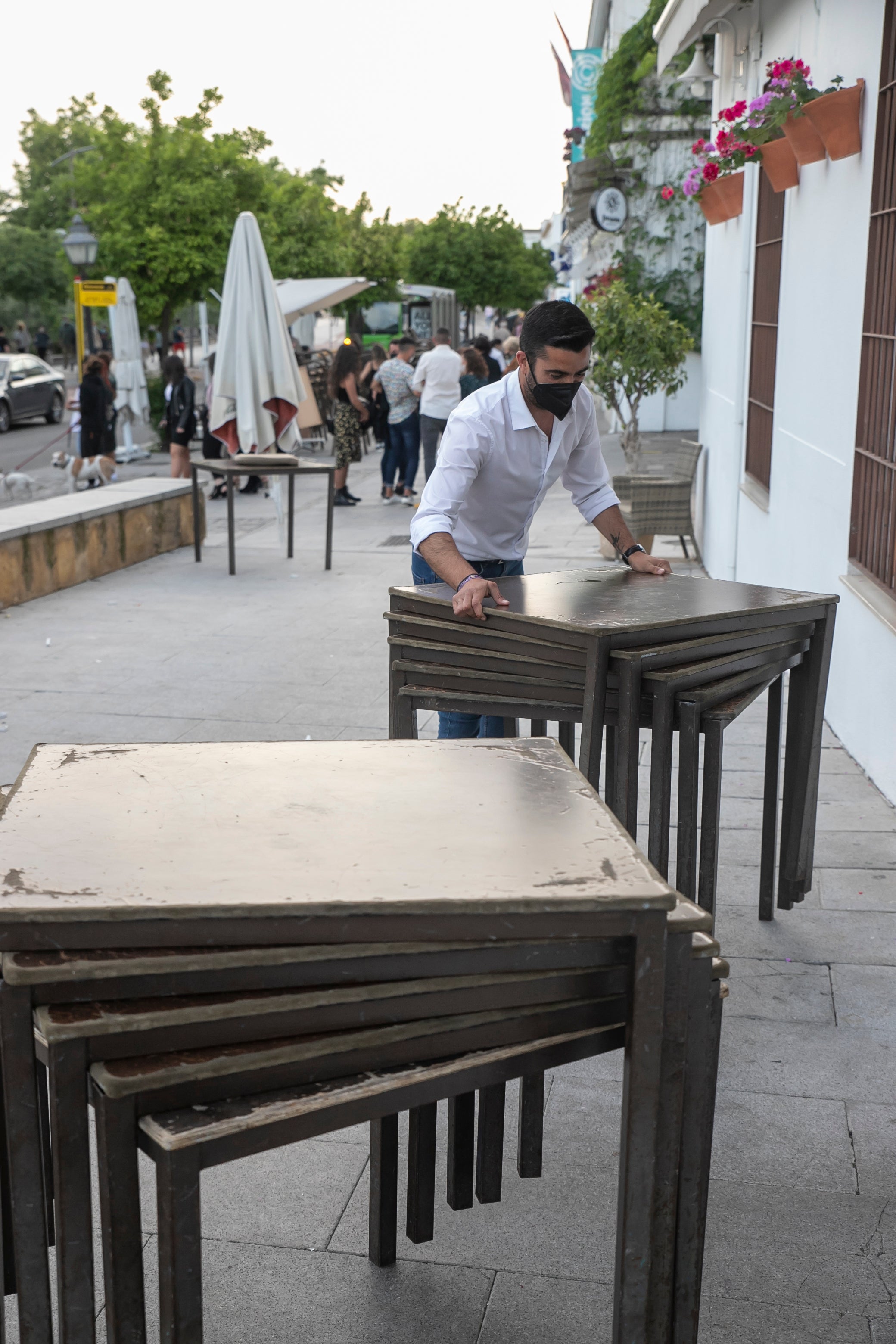 El cierre de los bares a las ocho en Córdoba, en imágenes