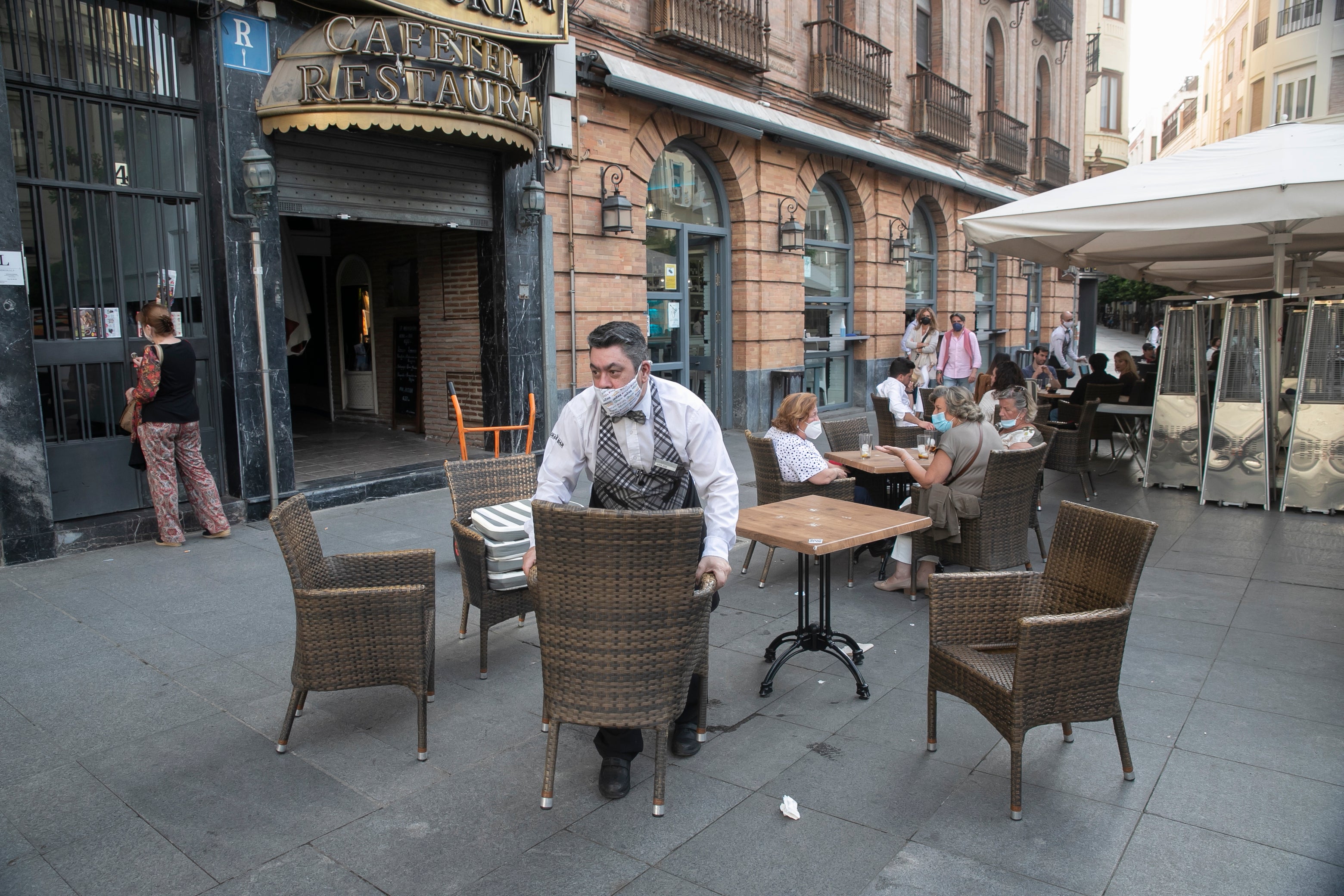 El cierre de los bares a las ocho en Córdoba, en imágenes