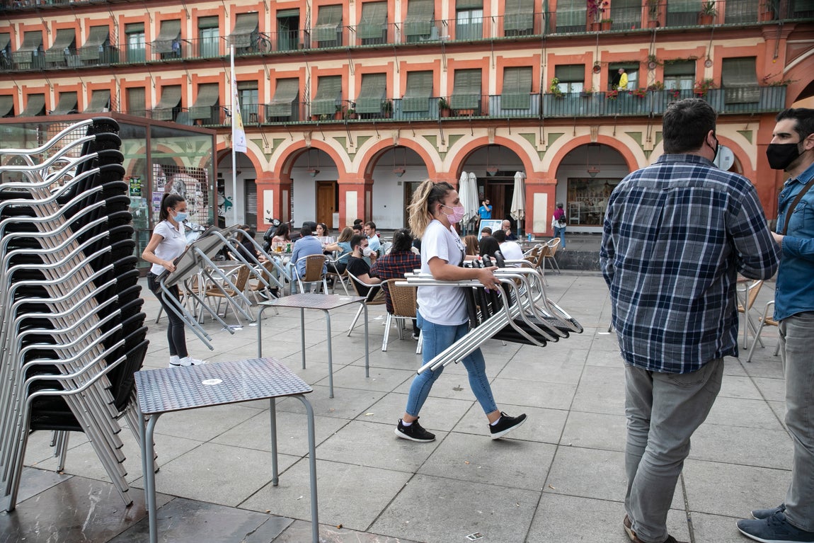 El cierre de los bares a las ocho en Córdoba, en imágenes