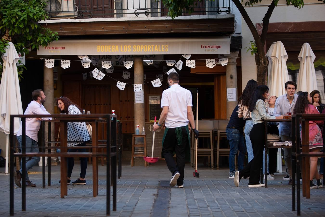 Cierre de bares a las 20 horas en Sevilla